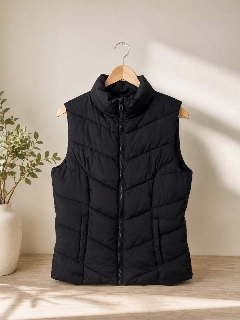 Aeropostale Black Down Quilted Puffer Vest Size Small